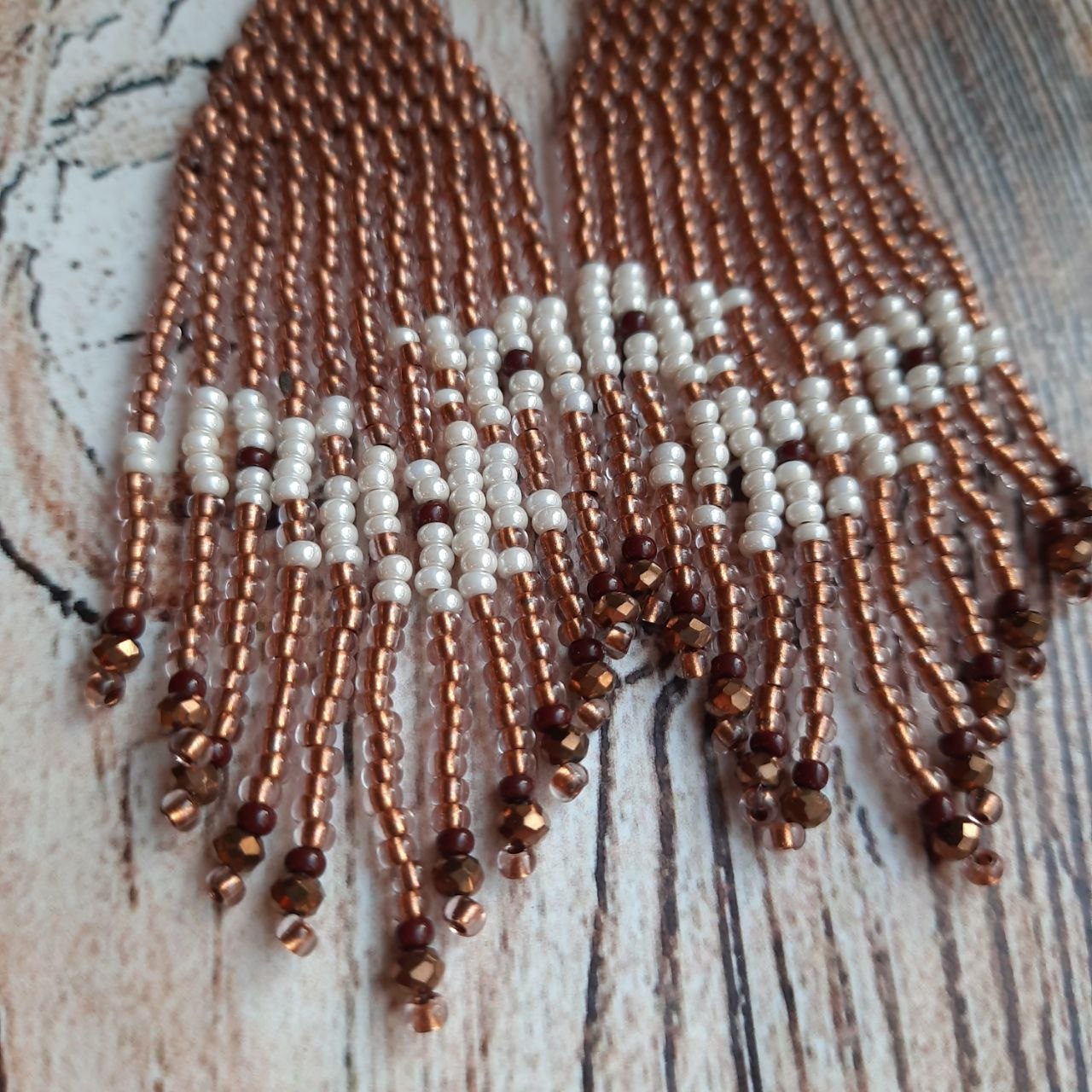 Elegant movement of the fringe when worn.